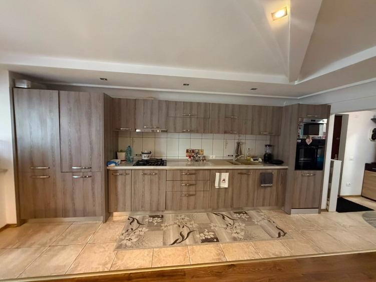 Apartament cu 3 camere decomandat în Babadag