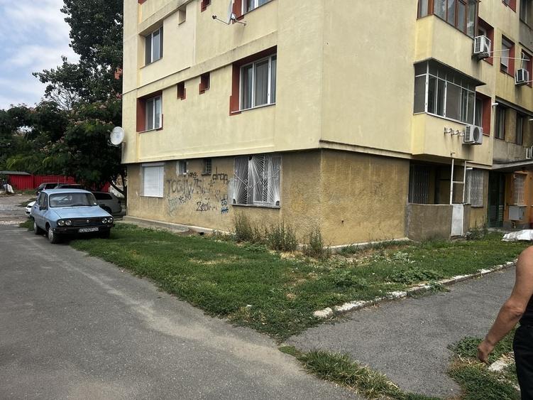 Apartament cu 2 camere semidecomandat în Oltenița