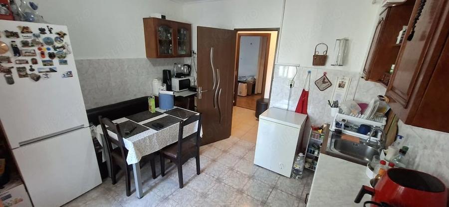 22 Decembrie - 3 camere decomandat 3 balcoane 2 bai 78 mp etajul 3 - 2
