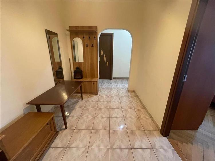 Apartament cu 2 camere decomandat, mobilat în Alexandru cel Bun