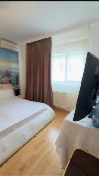 Apartament cu 5 camere decomandat, mobilat în Dorobanți