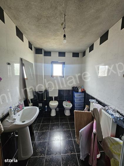 Casă cu 5 camere cu Teren 2351 Mp în Albești