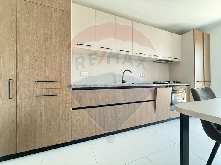 Apartament cu 2 camere semidecomandat, mobilat în Sopor