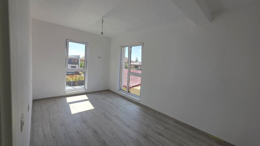 Duplex cu 5 camere cu Canalizare în Dumbrăvița