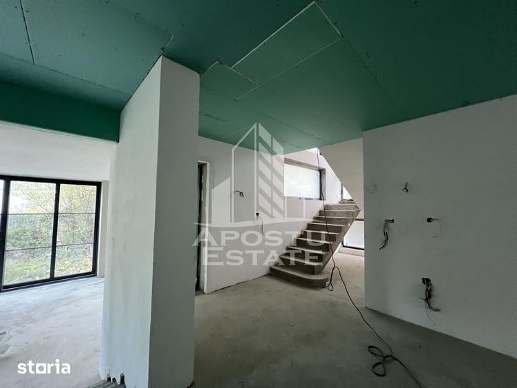 Casă cu 5 camere cu Teren 650 Mp în Soarelui