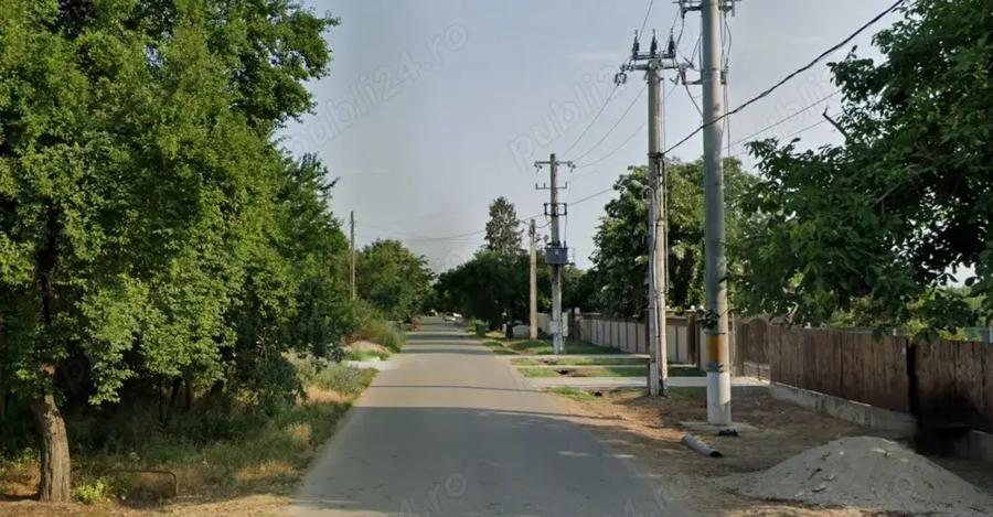 Teren de 2480 mp, în Merii Petchii