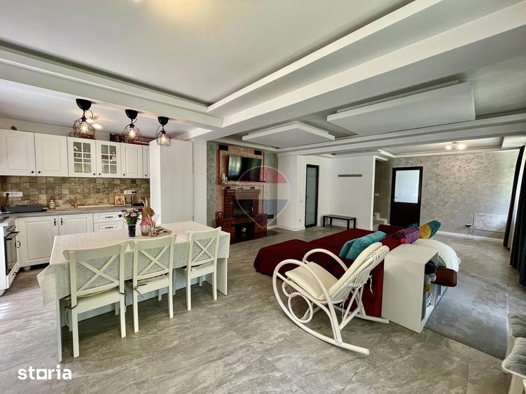 Casă cu 6 camere cu Teren 7661 Mp în Măneciu