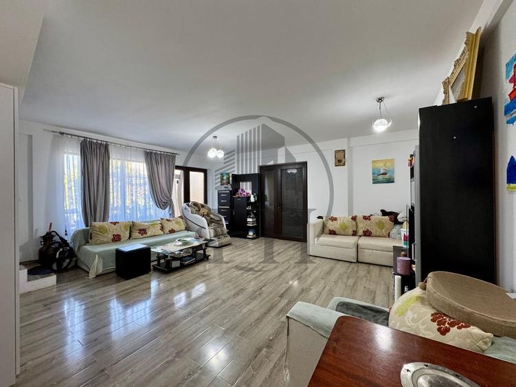 Casă individuală cu 16 camere cu Canalizare în Vest