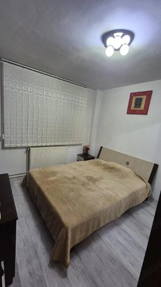 Apartament cu 4 camere decomandat în Crângași