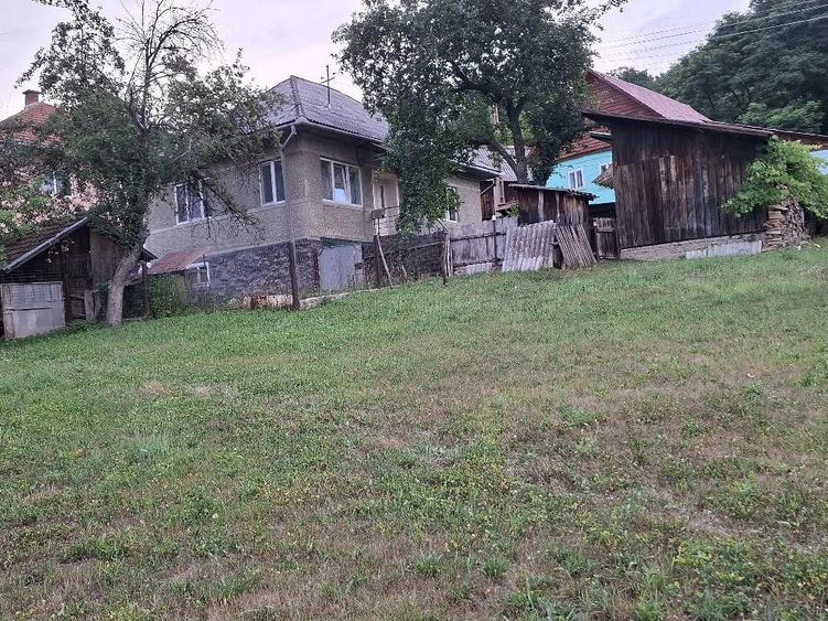 Casă cu 2 camere cu Teren 1541 Mp în Central