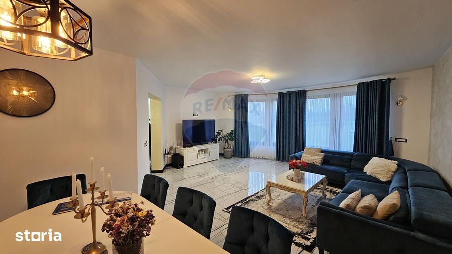 Casă cu 5 camere cu Teren 2500 Mp în Moara