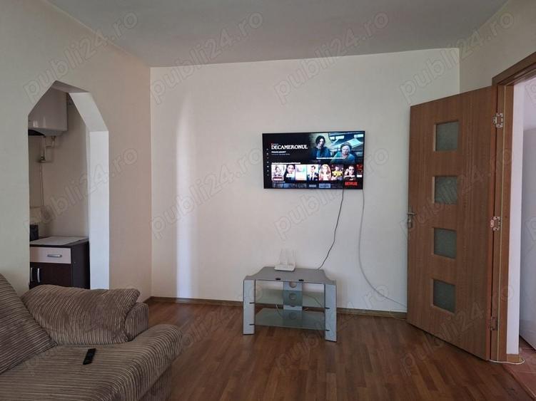 Apartament cu 3 camere semidecomandat în Brezoi