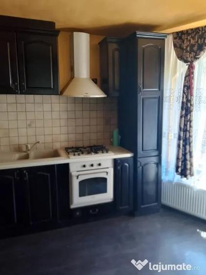 Casă cu 4 camere cu Teren 450 Mp în Central