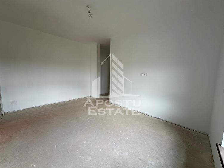 Apartament cu 3 camere semidecomandat în Braytim