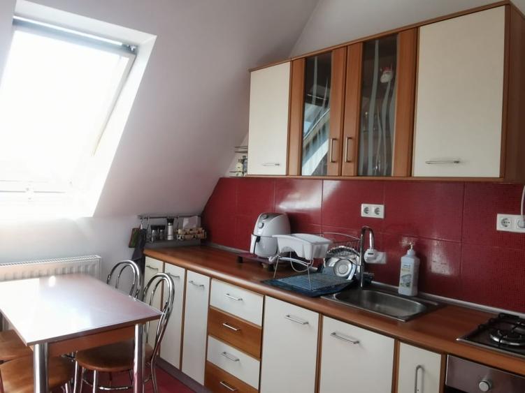 Apartament cu 3 camere semidecomandat, mobilat în Girocului