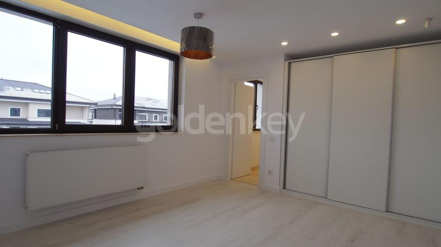 Duplex cu 10 camere cu Canalizare în Pipera