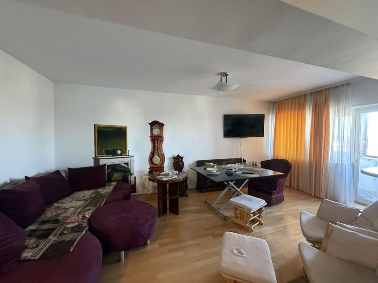 Apartament cu 3 camere decomandat în P-ța Dorobanți