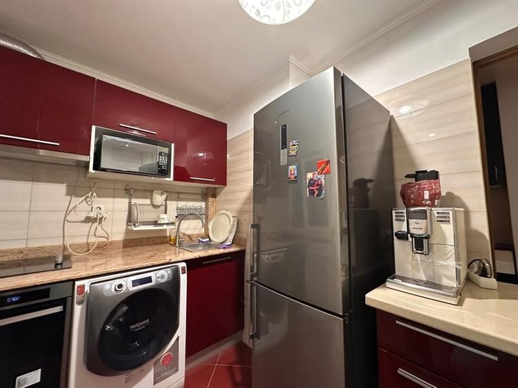 Apartament cu 3 camere decomandat, mobilat în Lujerului