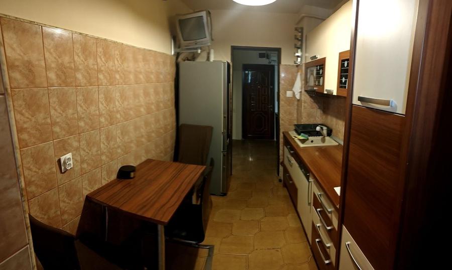 Apartament cu 3 camere decomandat în Torontalului