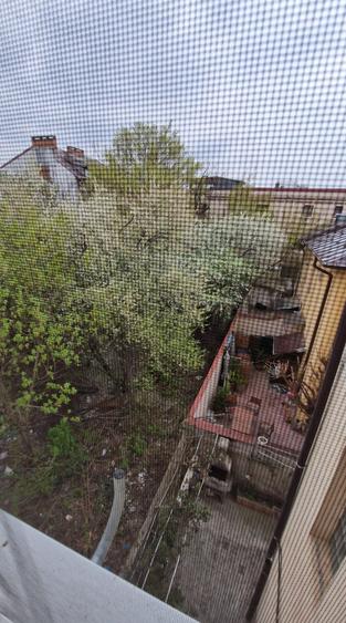 Apartament cu 3 camere semidecomandat în Domenii