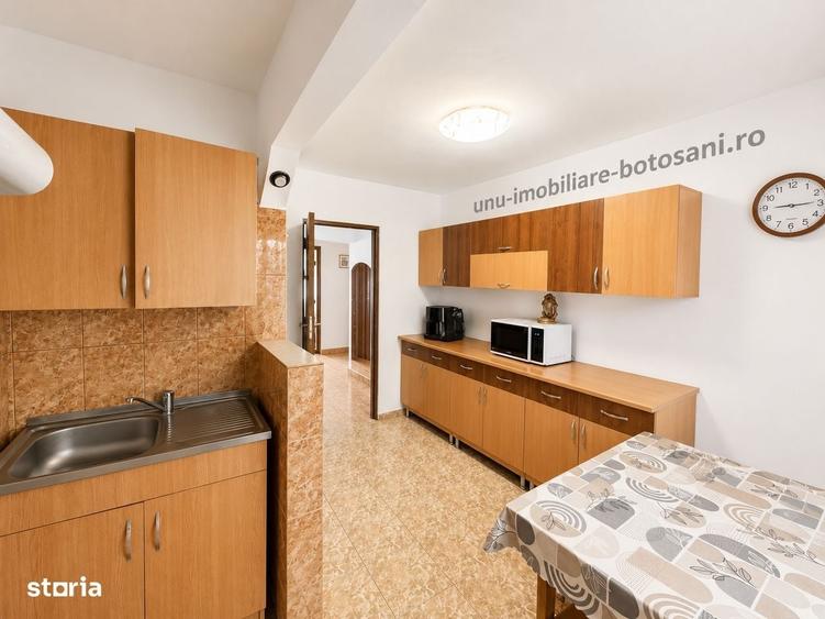 Apartament cu 3 camere decomandat în Central