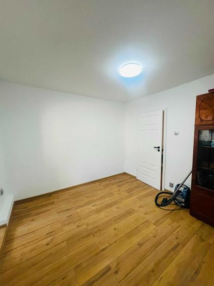 Apartament cu 4 camere decomandat în Tineretului
