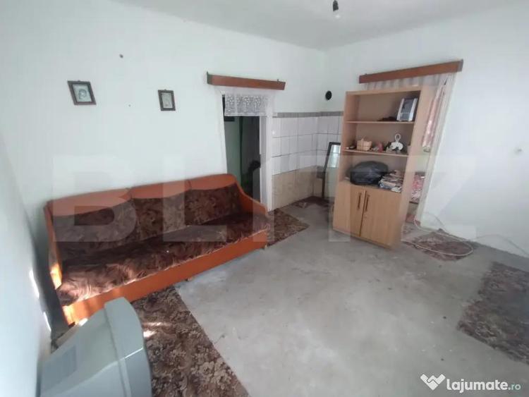 Casa 2 camere 70mp,+teren intravilan 1646 mp,zona Comunei Si - 11