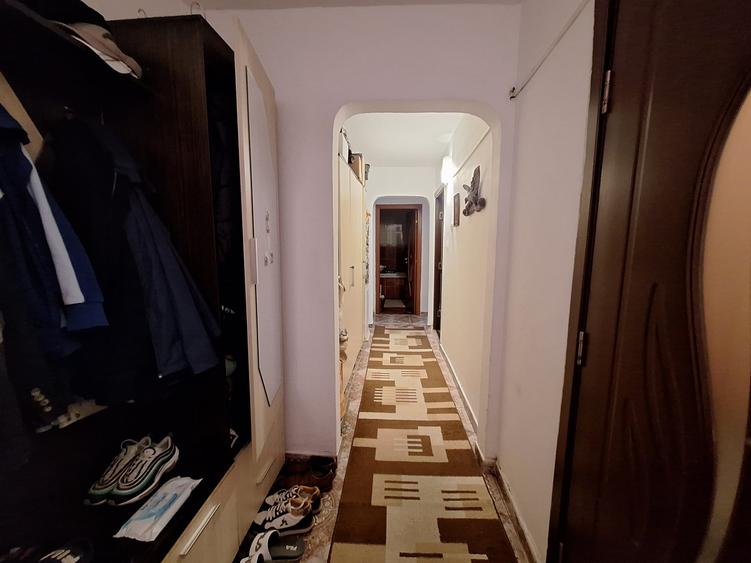 Apartament cu 3 camere decomandat, mobilat în Baba-Dochia