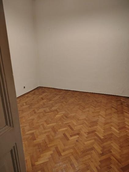 Casă cu 4 camere cu Canalizare în Cișmigiu