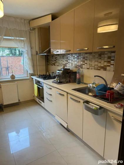 Apartament cu 4 camere decomandat în Funcționarilor