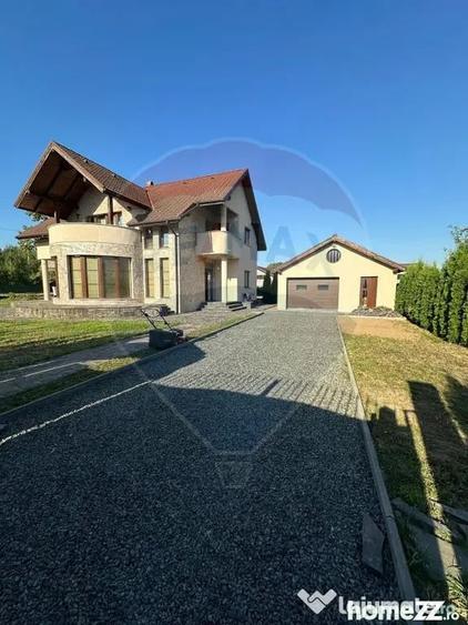 Casă cu 5 camere cu Teren 700 Mp în Tăuții de Sus