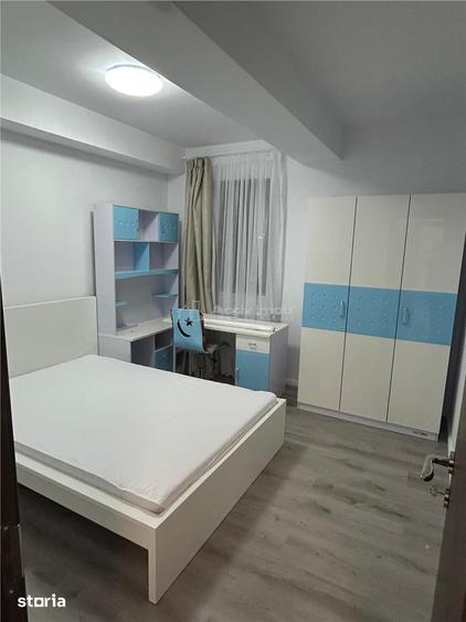 Apartament cu 3 camere semidecomandat în 1 Decembrie