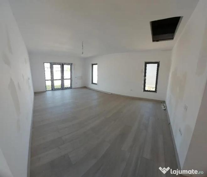 Casă cu 3 camere cu Teren 300 Mp în Central