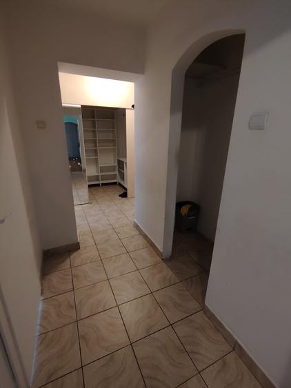 Apartament cu 3 camere semidecomandat în Bucureștii Noi