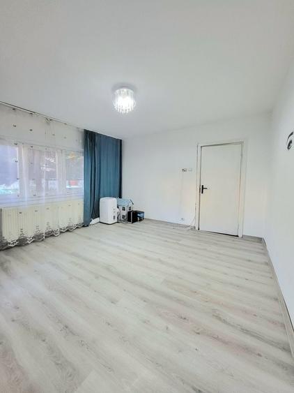 Apartament cu 2 camere semidecomandat în Aradului