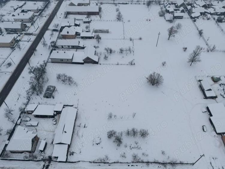 Teren de 3036 mp, în Petriș