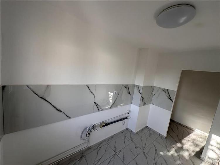 Apartament cu 2 camere semidecomandat în Dâmbovița