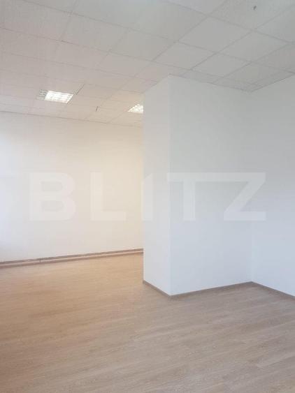 Spațiu comercial, de 680 mp, în Central