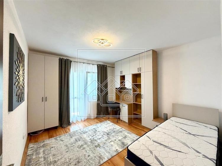 Apartament cu 4 camere decomandat în Central