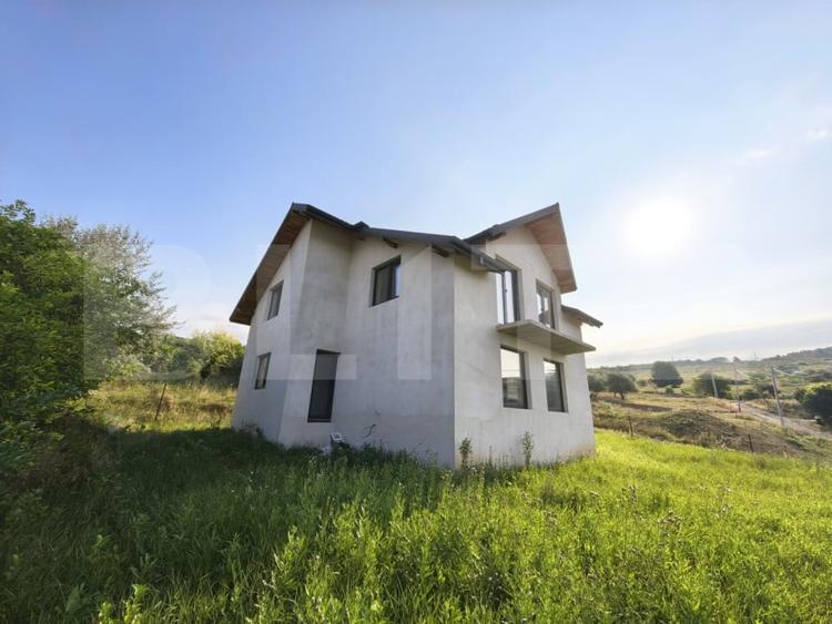 Casă individuală cu 4 camere cu Teren 500 Mp în Bucium