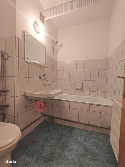 Apartament cu 2 camere semidecomandat în Craiovei