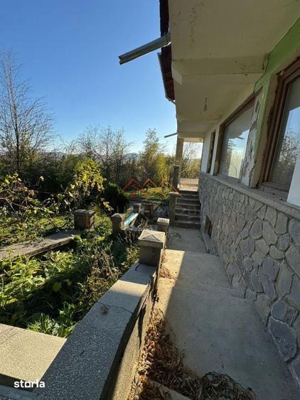Casă cu 6 camere cu Teren 1354 Mp în Cornu