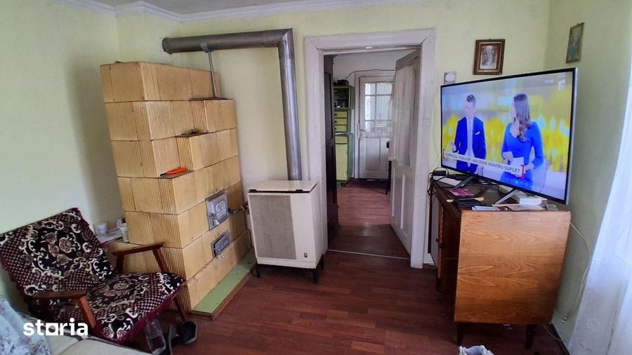 Casă cu 4 camere cu Teren 1600 Mp în Poiana