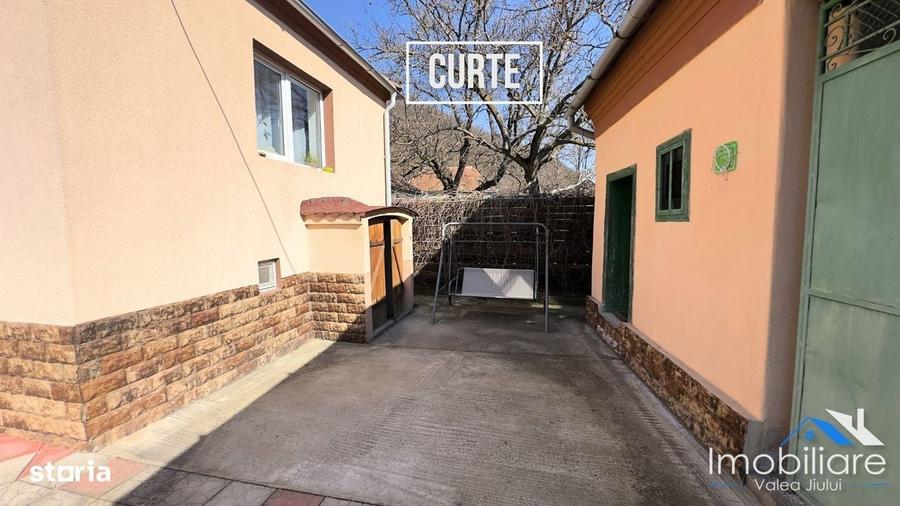 Casă cu 4 camere cu Teren 2700 Mp în Central