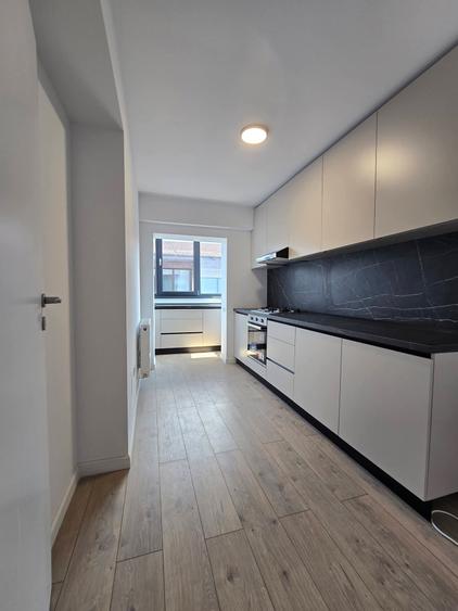 Apartament cu 4 camere decomandat în Dobroești