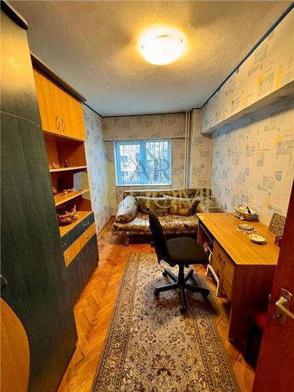 Apartament cu 3 camere decomandat, mobilat în Republicii