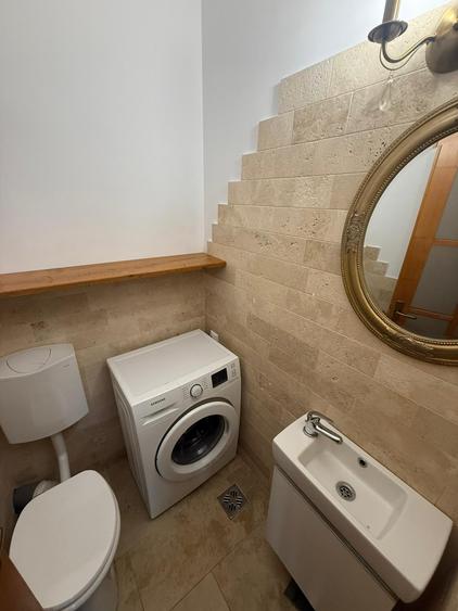 Apartament cu 3 camere semidecomandat în Central