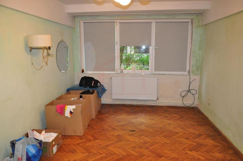 Apartament cu 2 camere decomandat în Piața Centrală