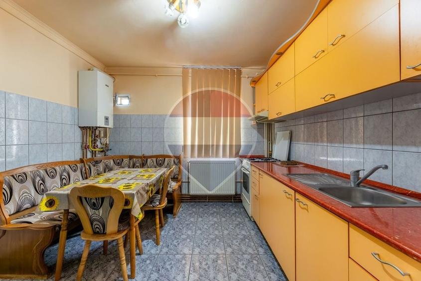 Apartament cu 2 camere semidecomandat, mobilat în Confecții