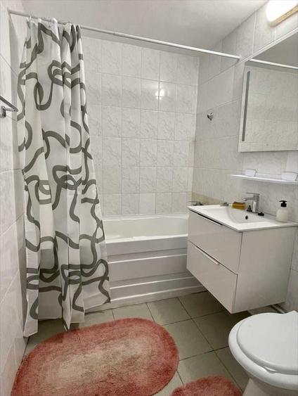 Apartament cu 3 camere decomandat în Vitan